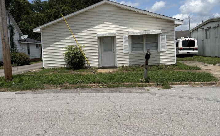238 Lawrence St, Lawrenceburg