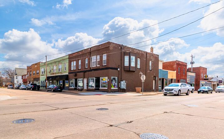 Pictures of Mixed Use property located at 702 18TH AVE, MOLINE, IL 61265 for sales - image #1