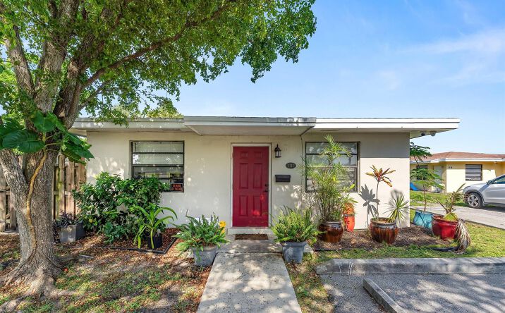 Pictures of Multifamily property located at 1717 NE 3rd Avenue, Delray Beach, FL 33444 for sales - image #1