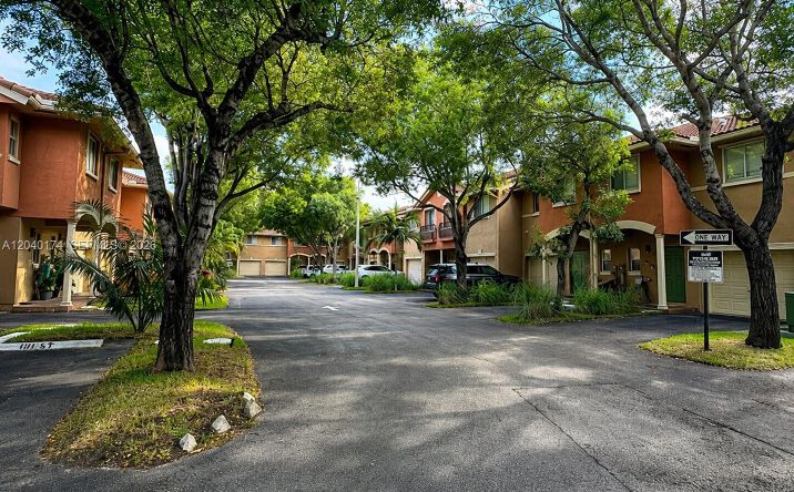 Pictures of Multifamily property located at 31 SE 3, Hallandale Beach, FL 33009 for sales - image #1