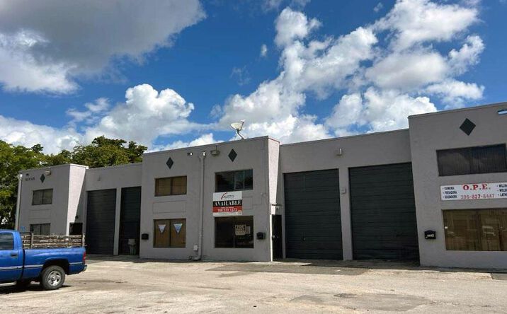 Pictures of Mixed Use, Industrial property located at 1750 W 39th Place # 1005, Hialeah, FL 33012 for sales - image #1
