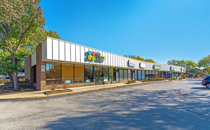 Pictures of Retail property located at 201 Meacham Road, Schaumburg, IL 60193 for sales - image #1
