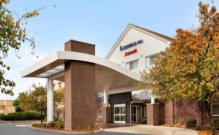 Pictures of Hospitality property located at 3045 Centre Pointe Dr, Roseville, MN 55113 for sales - image #1