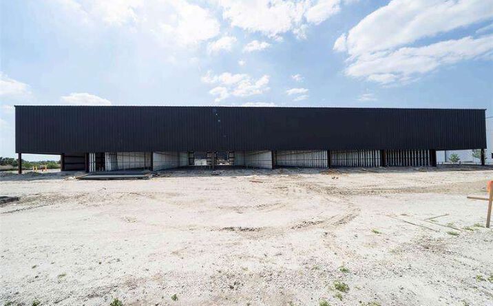 Pictures of Industrial property located at 8411-8419 Duffie Dr, Punta Gorda, FL 33982 for sales - image #1