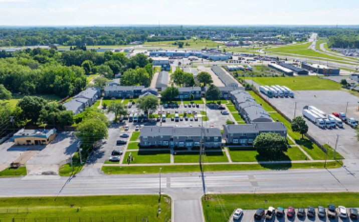 Pictures of Multifamily property located at 4000 Archer Drive, East Moline, IL 61244 for sales - image #1
