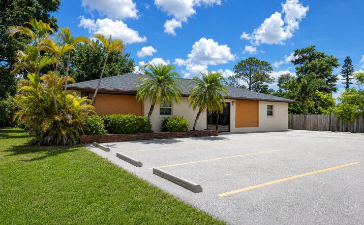 Pictures of Office property located at 3905 South Shade Avenue, Sarasota, FL 34231 for sales - image #1