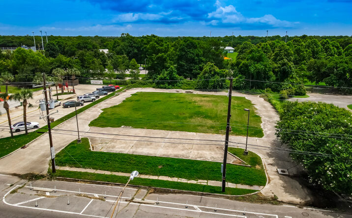 Pictures of Land property located at 5571 Read Boulevard, New Orleans, LA 70127 for sales - image #1