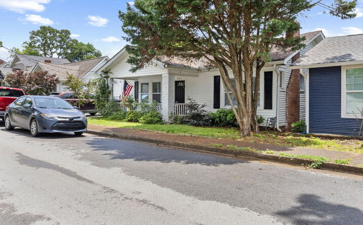 Pictures of Multifamily property located at 232 JARNIGAN AVE, CHATTANOOGA, TN 37405-4127 for sales - image #1