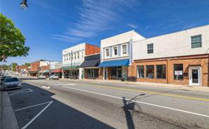 Pictures of Retail, Multifamily, Mixed Use property located at 637 Washington Street, Eden, NC 27288 for sales - image #1
