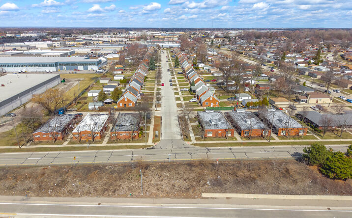 Pictures of Multifamily property located at 15405 E. 11 Mile Rd., Roseville, MI 48066 for sales - image #1