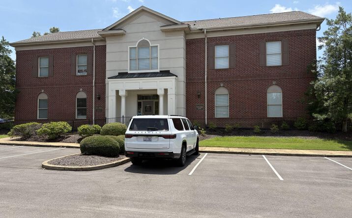 Pictures of Office property located at 9030 S CORPORATE EDGE DR, GERMANTOWN, TN 38138 for sales - image #1