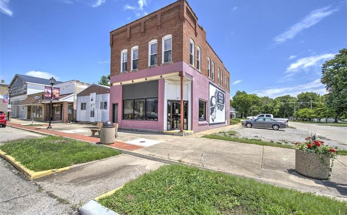 Pictures of Retail, Office, Mixed Use property located at 129 South Main Street, Moweaqua, IL 62550 for sales - image #1