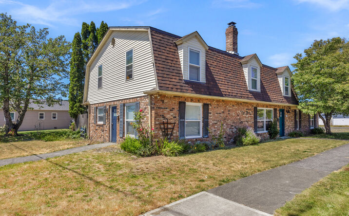 Pictures of Multifamily property located at 1527 8th Street, Marysville, WA 98270 for sales - image #1