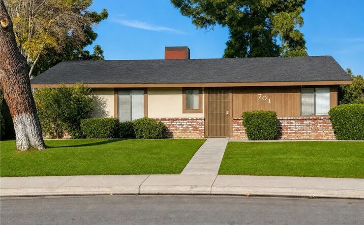 Pictures of Multifamily property located at 701 Deseret, Bakersfield, CA 93309 for sales - image #1