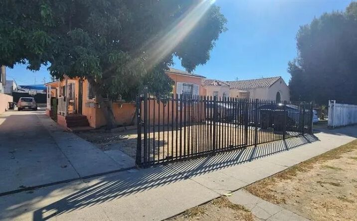 Pictures of Multifamily property located at 1214 W 85th Street, Los Angeles, CA 90044 for sales - image #1