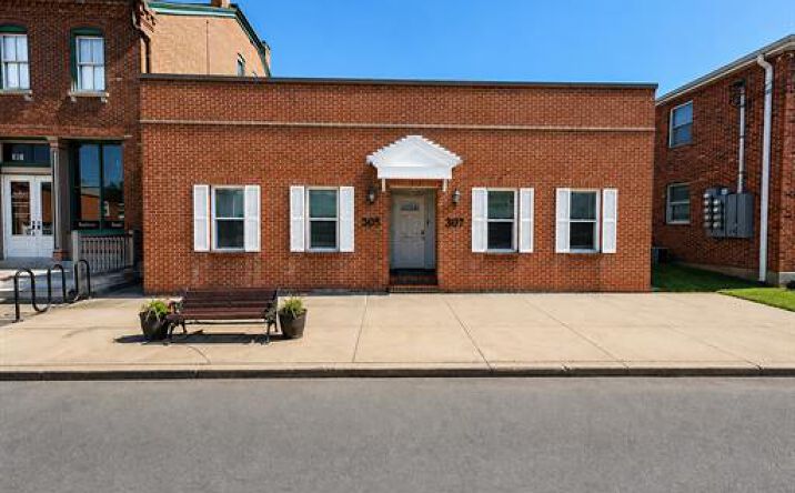 Pictures of Retail, Office, Business for Sale property located at 305 Rue Saint Francois Street, Florissant, MO 63031 for sales - image #1