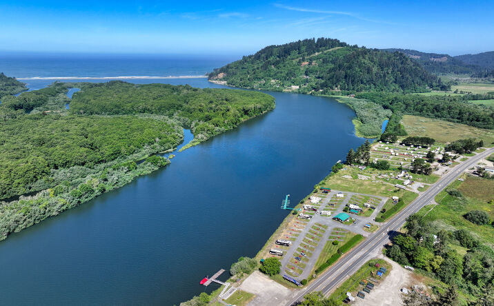 Pictures of Multifamily, Hospitality property located at 17581 U.S. 101, Klamath, CA 95548 for sales - image #1