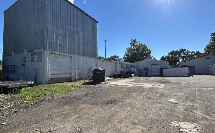 Pictures of Industrial property located at 2401 Schumacher Drive, Mishawaka, IN 46545 for sales - image #1