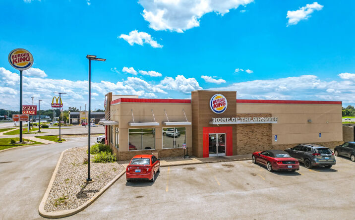 Pictures of Retail property located at 926 S Lincoln Blvd, Hodgenville, KY 42748 for sales - image #1