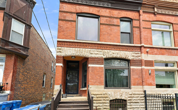 Pictures of Multifamily property located at 1132 E 44th Street, Chicago, IL 60653 for sales - image #1