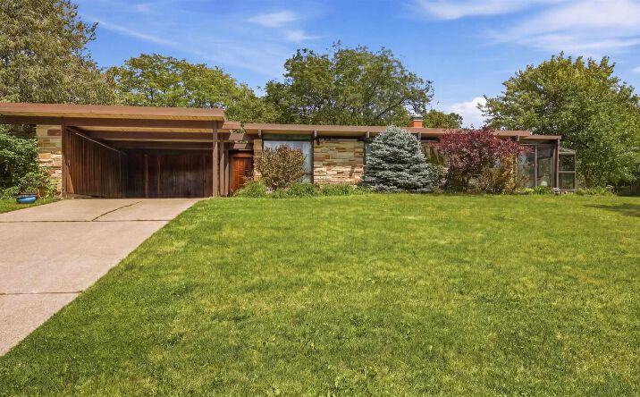 1160 Arrowhead Drive, Dubuque