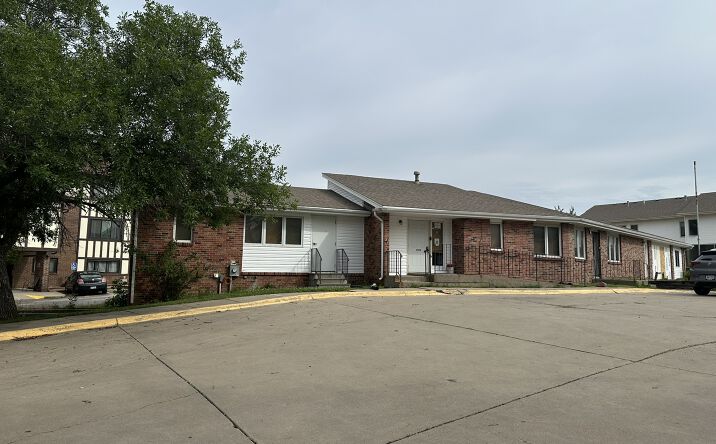 Pictures of Retail property located at 1520 KNOX ST, LINCOLN, NE 68521-1735 for sales - image #1