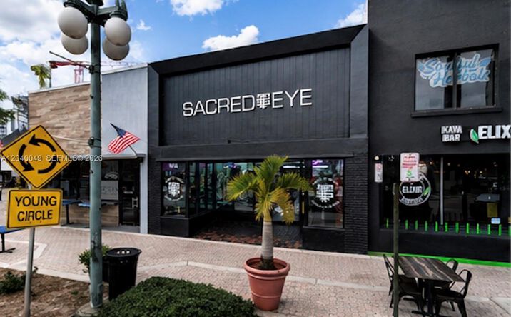 Pictures of Retail, Office property located at 1816 Harrison St, Hollywood, FL 33020 for sales - image #1
