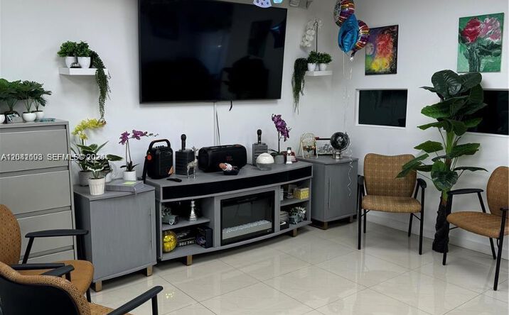 Pictures of Business for Sale, Office, Retail property located at 0000 W 20th Ln, Hialeah, FL 33016 for sales - image #1