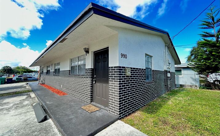 Pictures of Multifamily property located at 990 Phippen Waiters Rd, Dania Beach, FL 33004 for sales - image #1