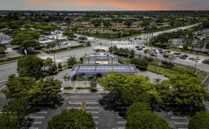 Pictures of Retail property located at 16000 S MILITARY TR, DELRAY BEACH, FL 33484 for sales - image #1