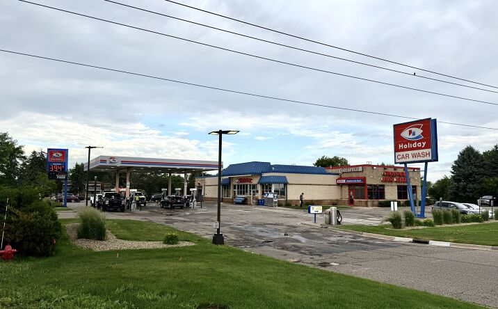 Pictures of Retail property located at 900 W BURNSVILLE PKWY, BURNSVILLE, MN 55337 for sales - image #1