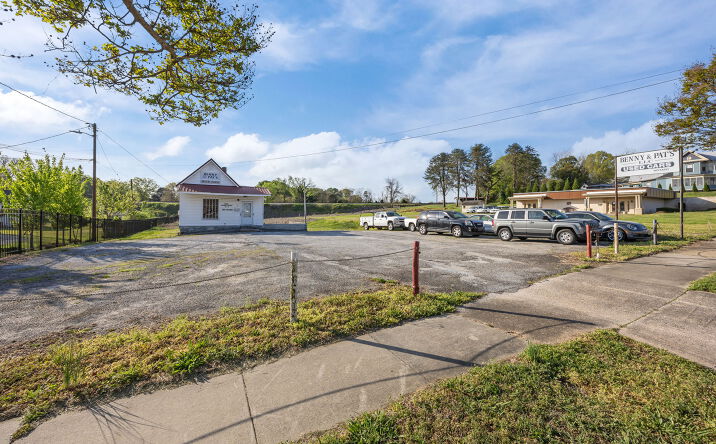 Pictures of Retail property located at 629 South Main Street, Salisbury, NC 28144 for sales - image #1