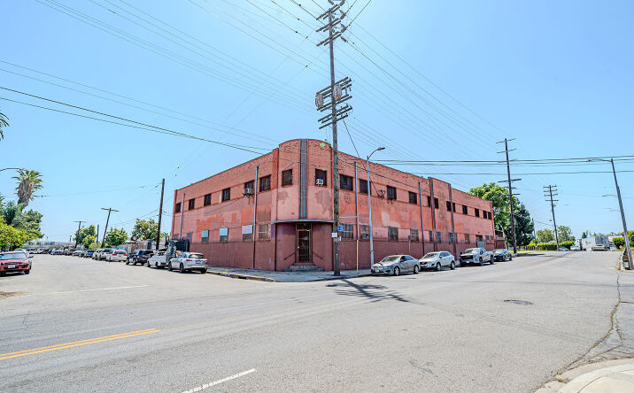 Pictures of Industrial, Mixed Use, Self Storage property located at 2800 Hooper Ave, Los Angeles, CA 90011 for sales - image #1