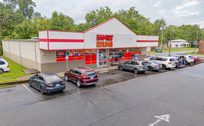 Pictures of Retail property located at 17 W Washington St, Chattahoochee, FL 32324 for sales - image #1