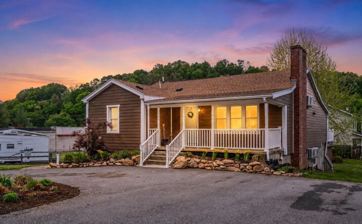 Pictures of Multifamily property located at 217 W 28th St, Buena Vista, VA 24416 for sales - image #1