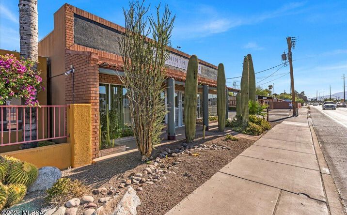 Pictures of Retail property located at 2561 E FT LOWELL RD, TUCSON, AZ 85716 for sales - image #1