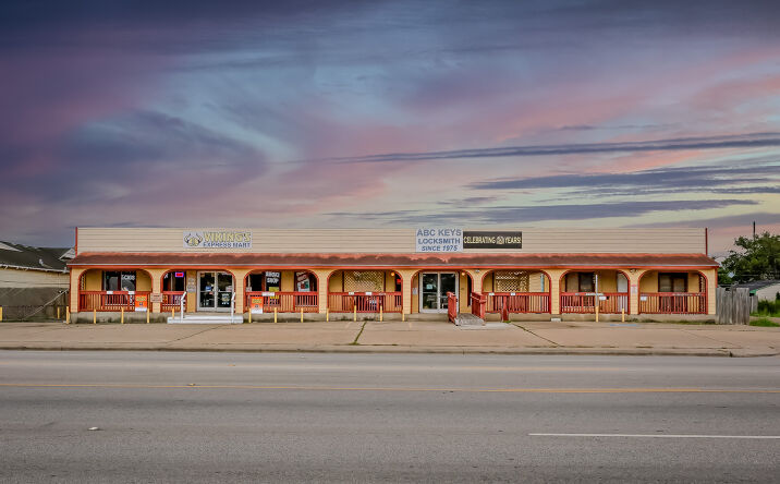 Pictures of Mixed Use, Retail, Multifamily property located at 2621 Ayers Street, Corpus Christi, TX 78404 for sales - image #1