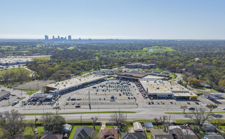 Pictures of Retail property located at 4409 River Oaks Blvd, Fort Worth, TX 76114 for sales - image #1