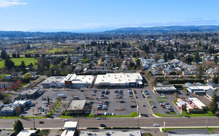 Pictures of Retail property located at 421 Lancaster Drive Northeast, Salem, OR 97301 for sales - image #1