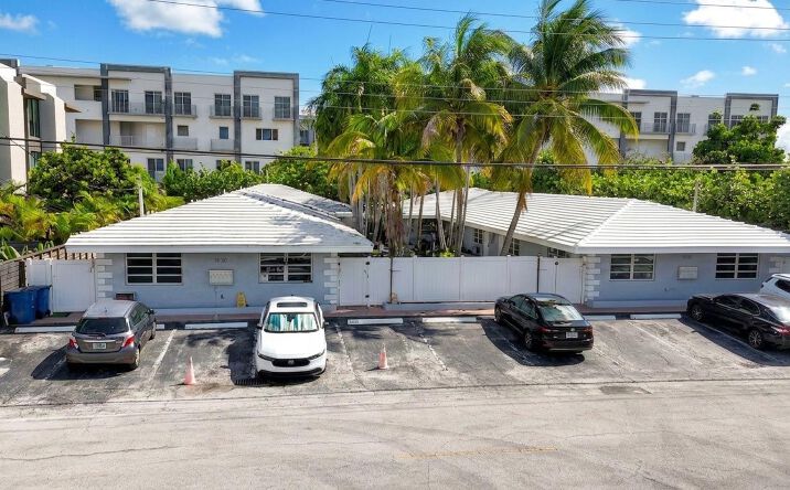 Pictures of Multifamily property located at 1030 N Victoria Park Rd, Fort Lauderdale, FL 33304 for sales - image #1