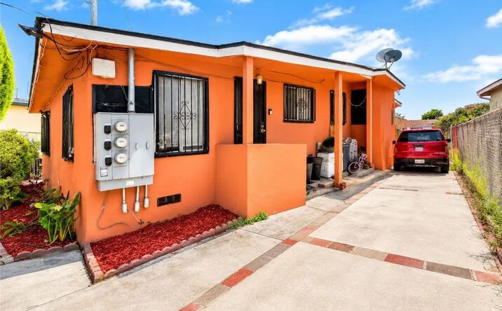 Pictures of Multifamily property located at 1414 E 110th, Los Angeles, CA 90059 for sales - image #1