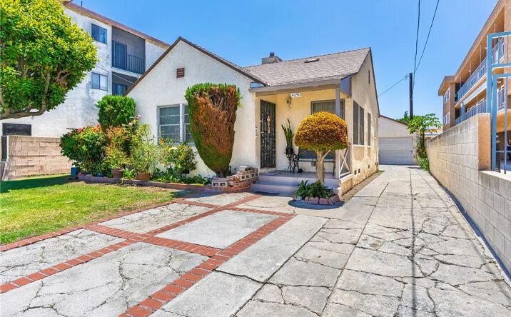 Pictures of Multifamily property located at 4030 W 138th, Hawthorne, CA 90250 for sales - image #1