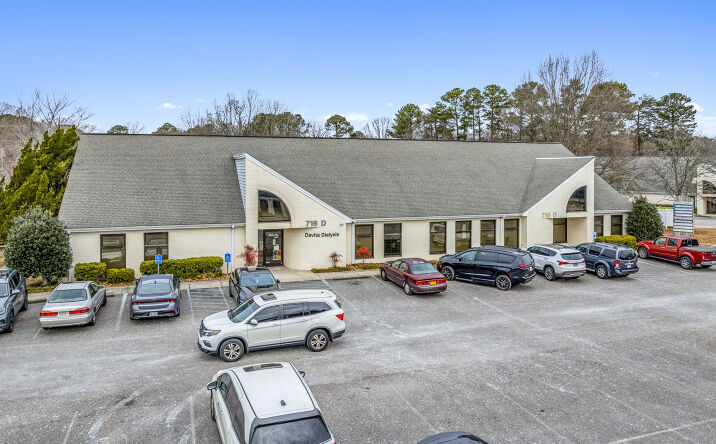 Pictures of Retail, Office property located at 716 Denbigh Boulevard, Newport News, VA 23608 for sales - image #1