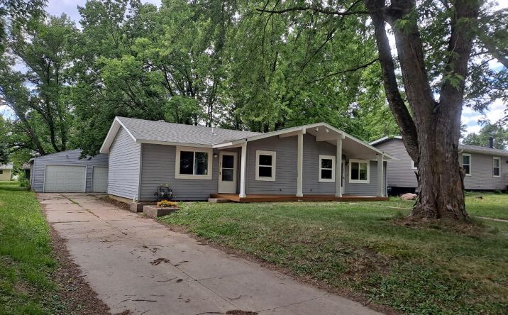 805 805 1/2 W 10TH Street, Clear Lake