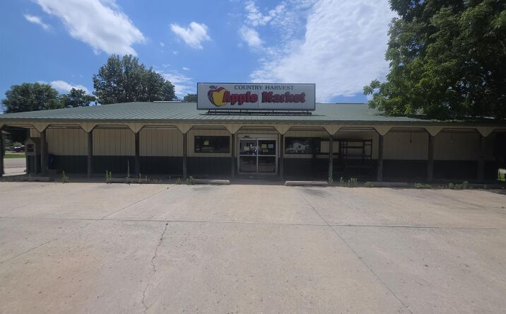 Pictures of Retail property located at 315 S Union ST, McLouth, KS 66054 for sales - image #1