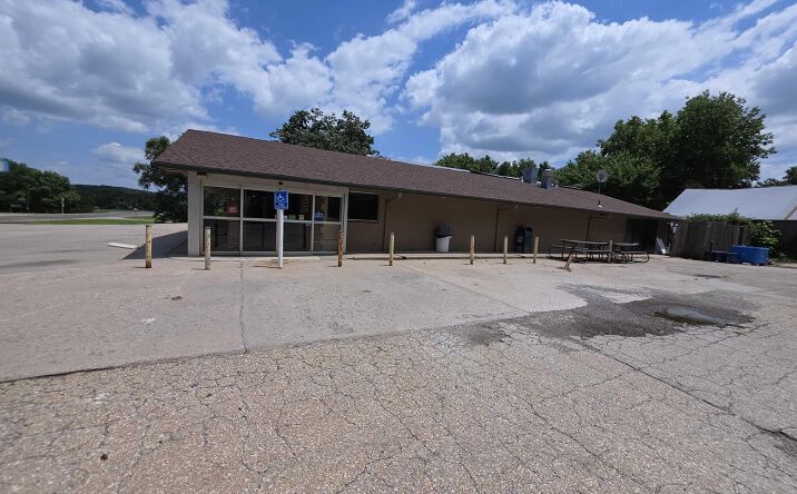Pictures of Retail property located at 901 Oak ST, Valley Falls, KS 66088 for sales - image #1