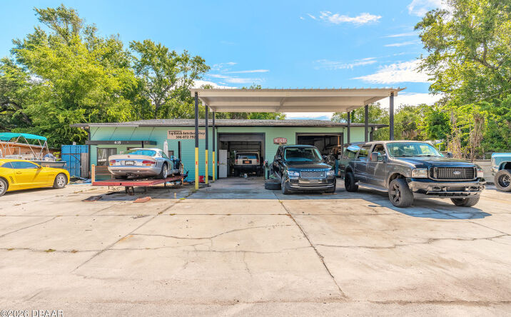 Pictures of Industrial, Retail, Office property located at 635 Carswell Avenue, Holly Hill, FL 32117 for sales - image #1