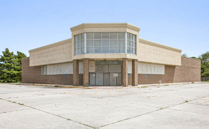 Pictures of Retail property located at 7401 Read Boulevard, New Orleans, LA 70127 for sales - image #1