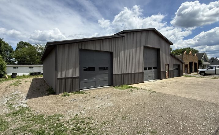 Pictures of Retail, Mixed Use property located at 1015 Trenton Avenue, Uhrichsville, OH 44683 for sales - image #1