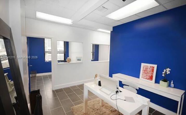 Pictures of Office property located at 168 SE 1st St # 501, Miami, FL 33131 for sales - image #1